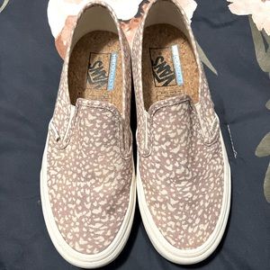 Vans 8.5 run slightly large worn ONCE